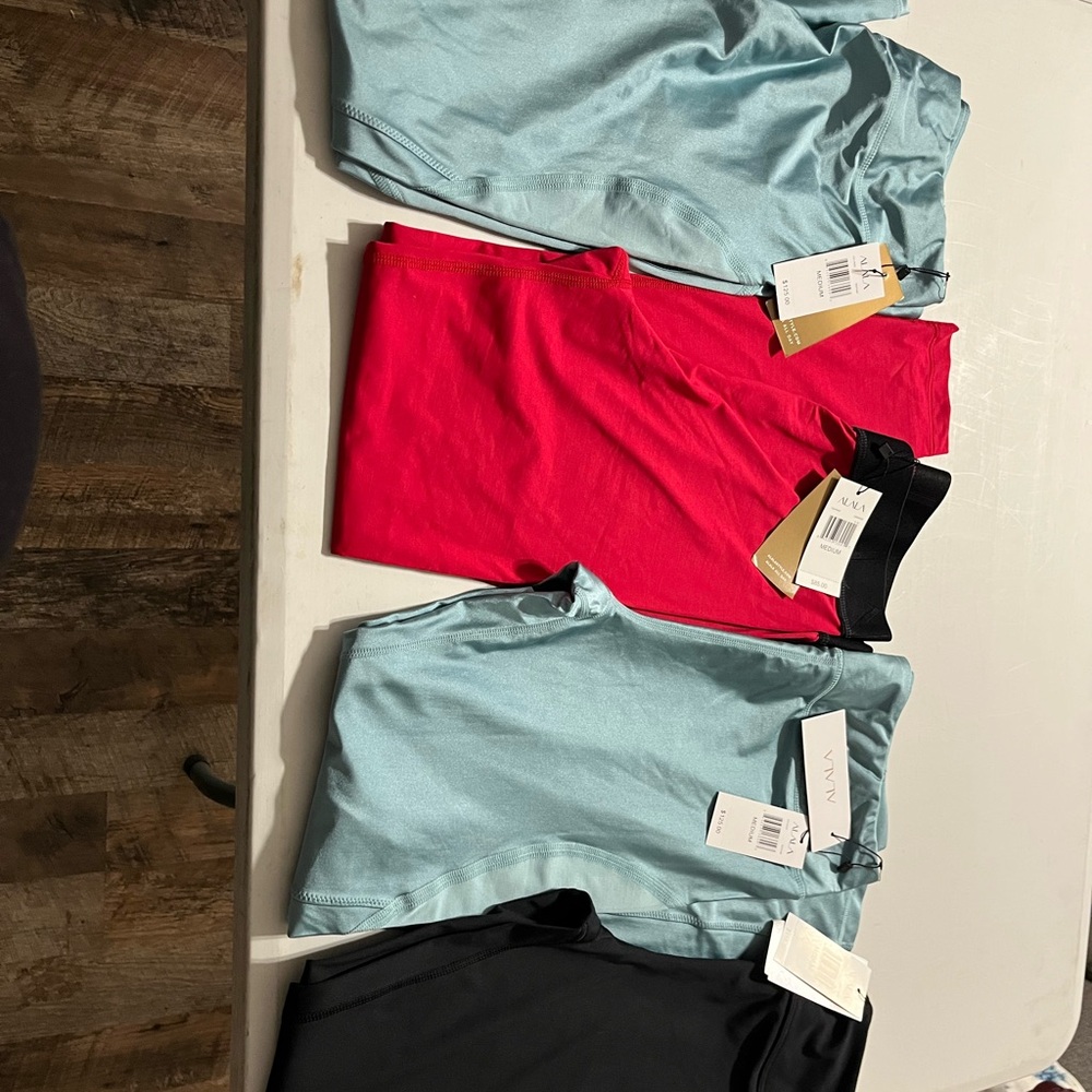 4- Alala Medium Leggings